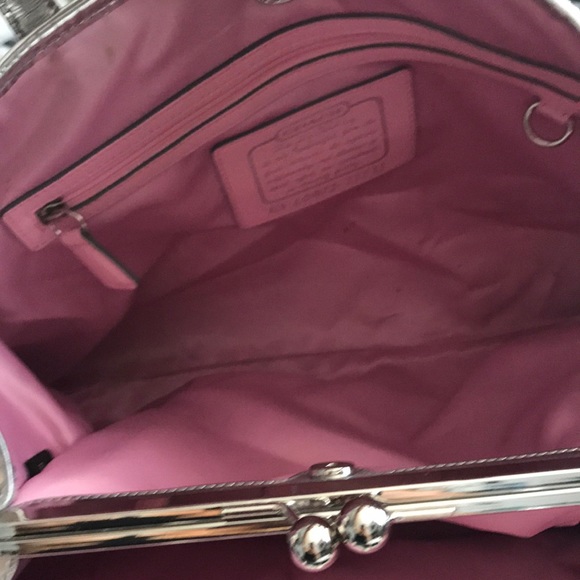 Pink coach purse - Picture 5 of 8